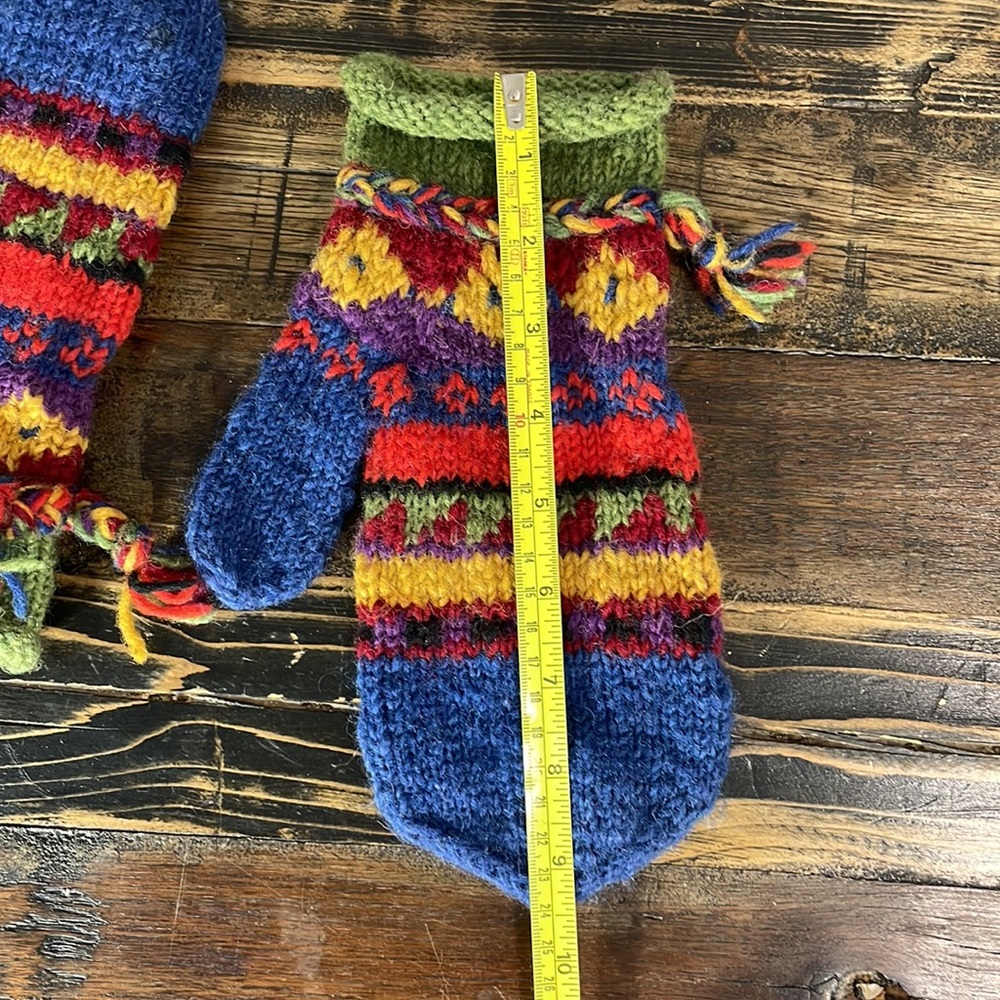 100% wool mitts made in Nepal. Handmade. - Picture 6 of 13